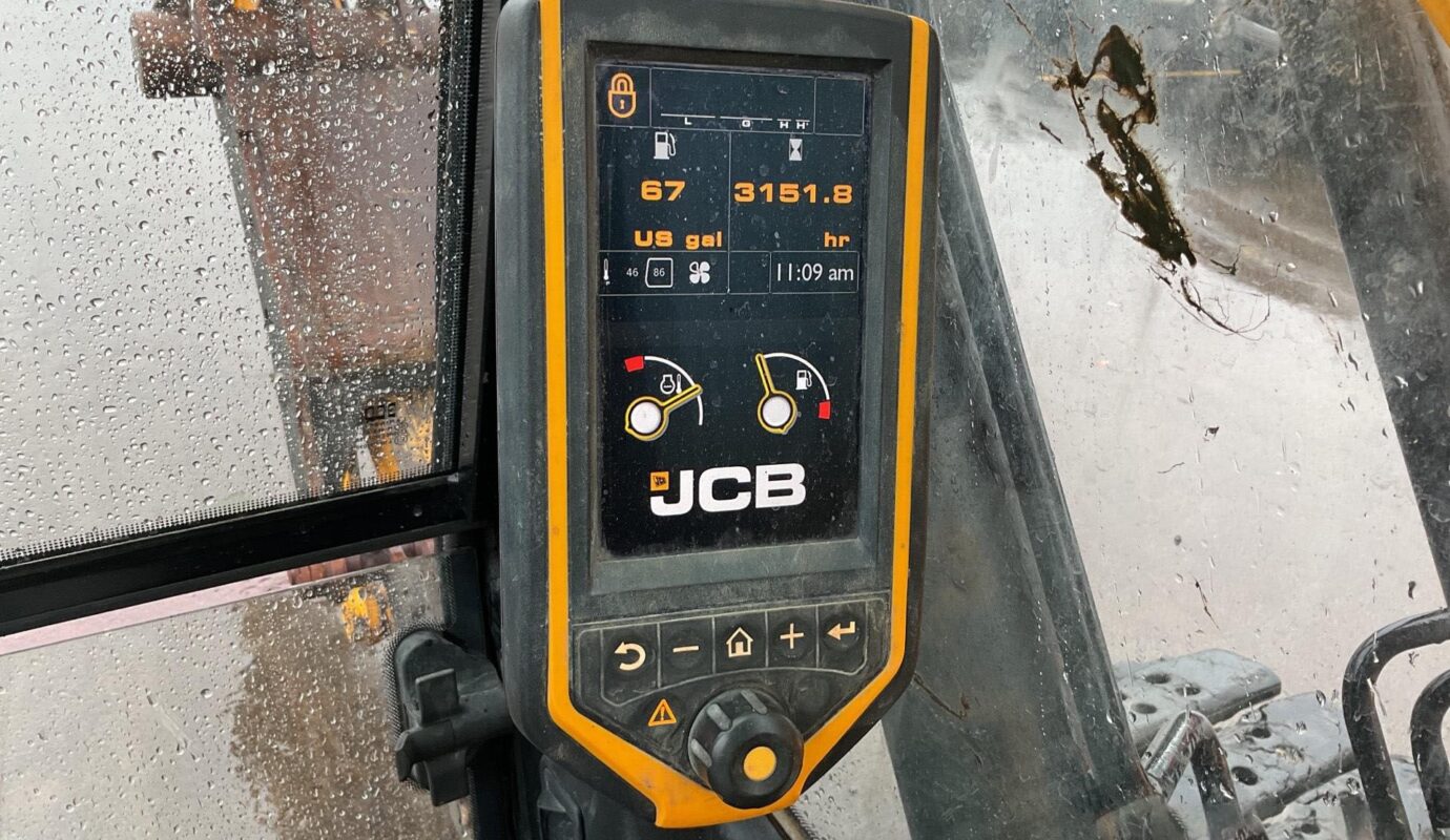 $22,000 – 2017 JCB JS131LC Tracked Excavator