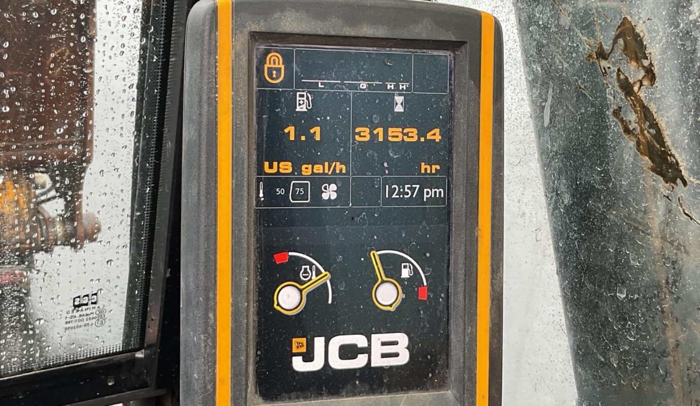 $22,000 – 2017 JCB JS131LC Tracked Excavator