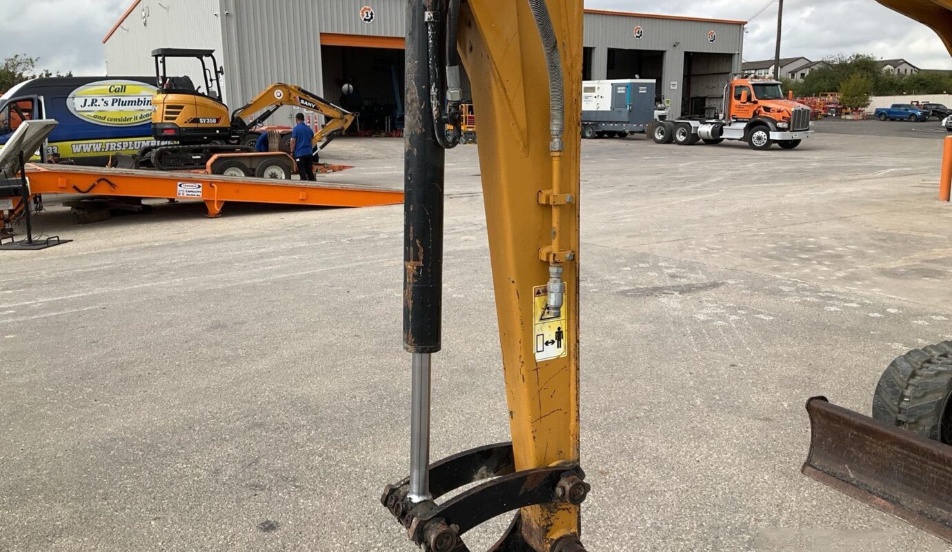 $11,400 – 2017 Sany SY35U Mini Excavator