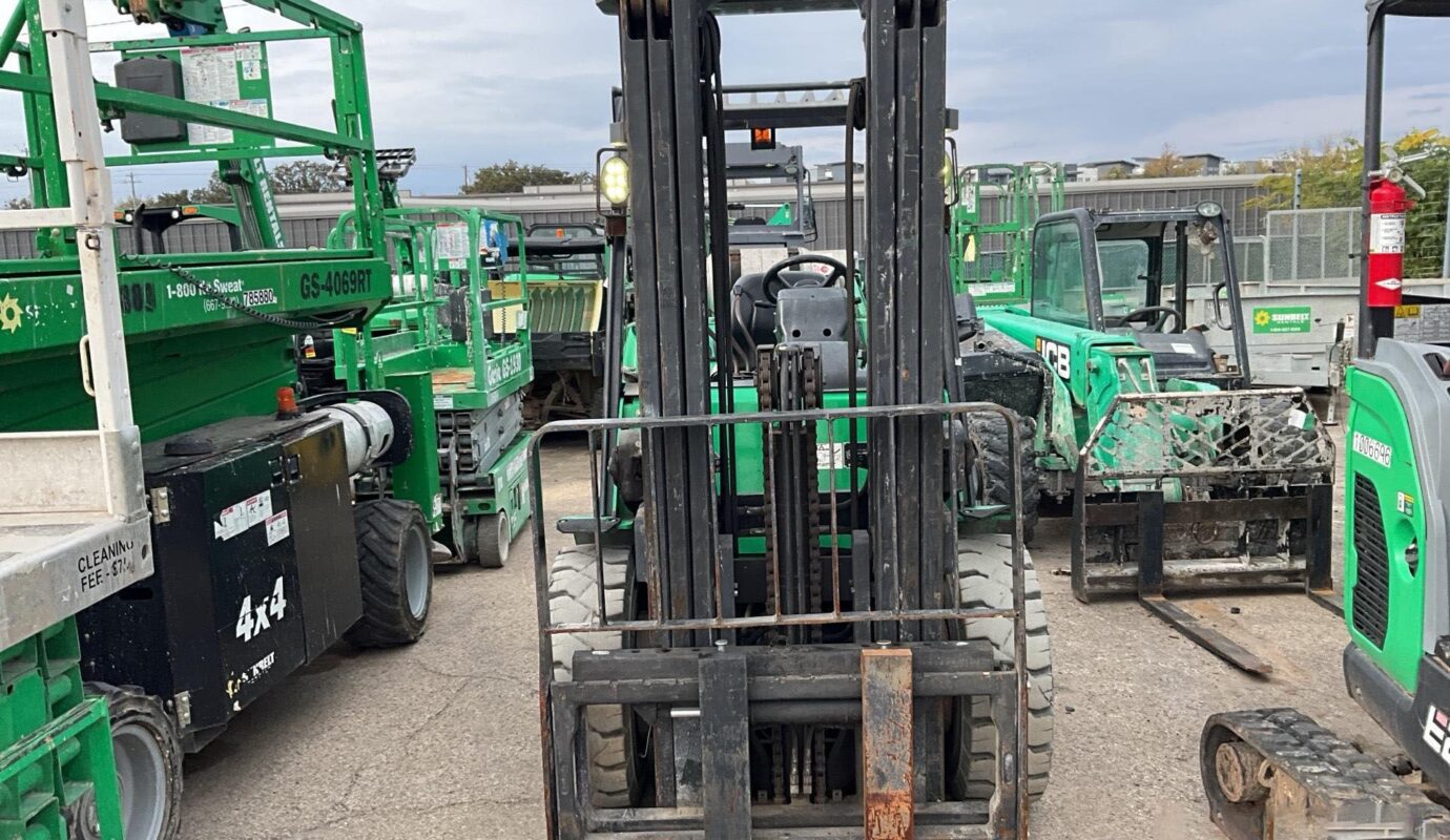 $9,000 – 2014 Mitsubishi FG50CN1 9650 lb Pneumatic Tire Forklift