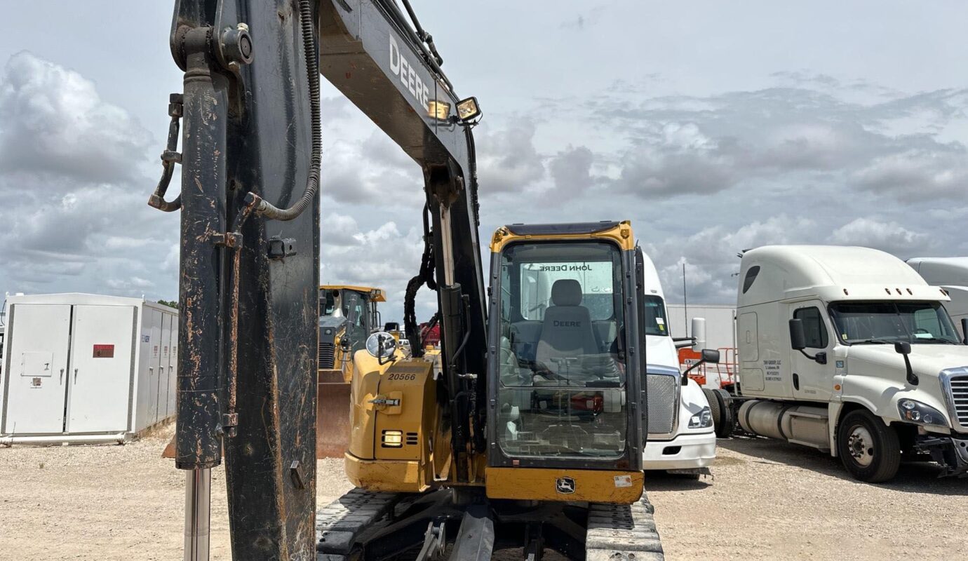 $26,100 – 2018 John Deere 75G Mini Excavator