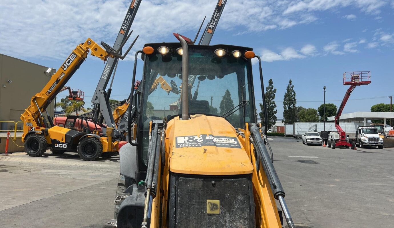 $13,800 – 2017 JCB 3CX14FT 4×4 Backhoe Loader