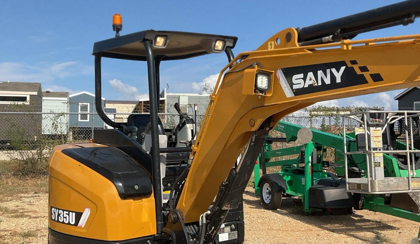 $12,000 – 2017 Sany SY35U Mini Excavator