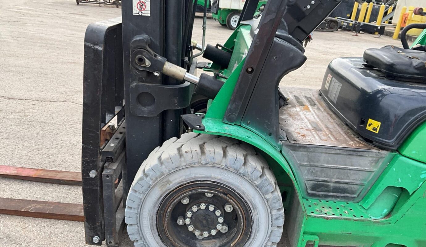 $9,000 – 2014 Mitsubishi FG50CN1 9650 lb Pneumatic Tire Forklift