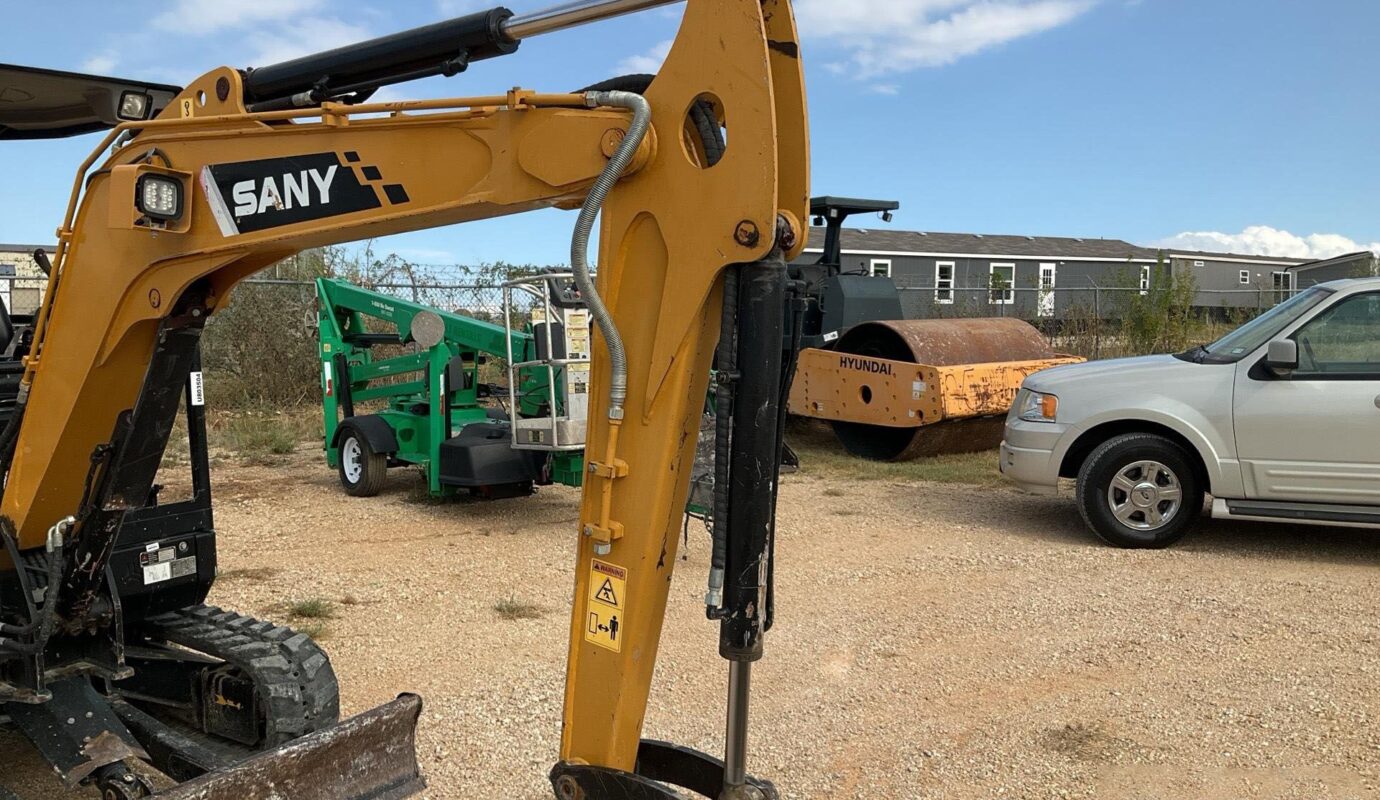 $12,000 – 2017 Sany SY35U Mini Excavator