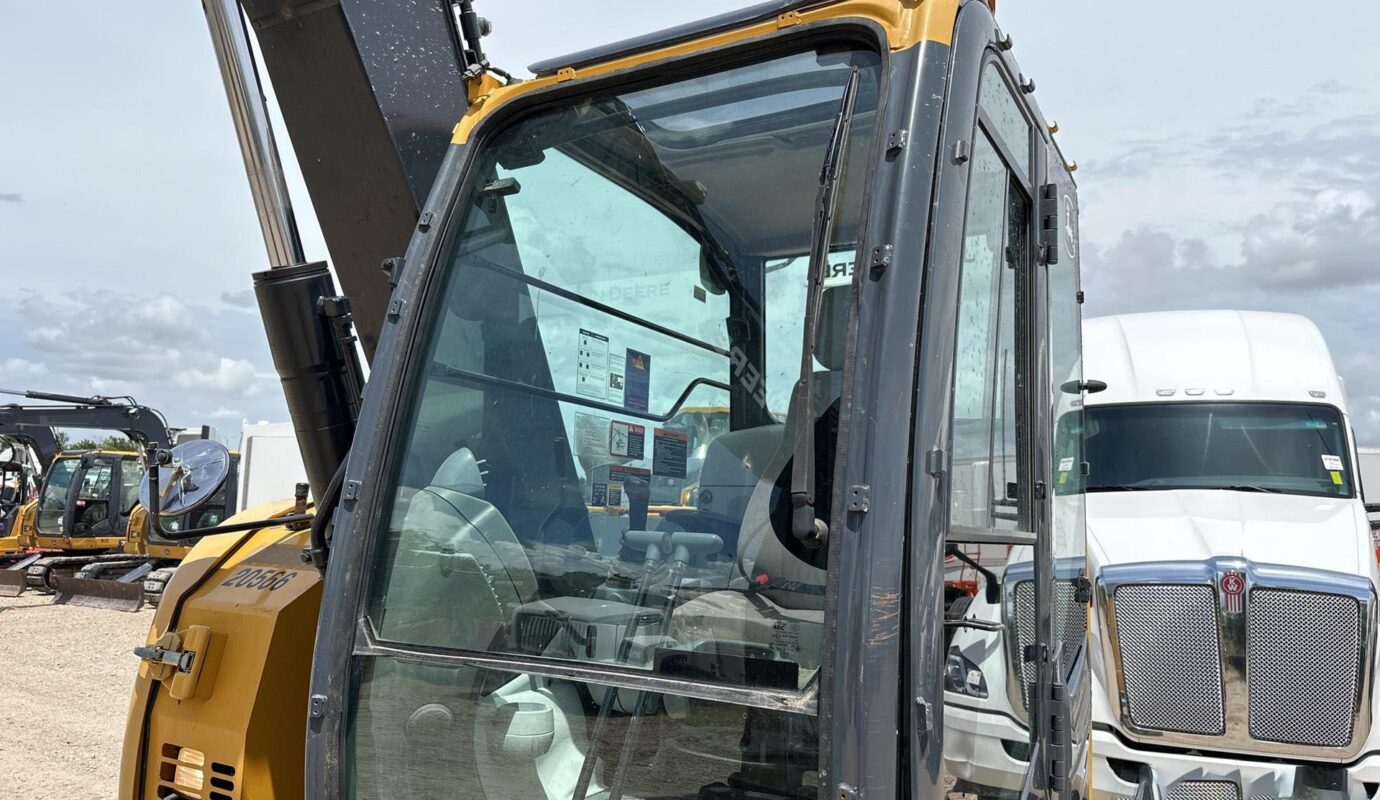 $26,100 – 2018 John Deere 75G Mini Excavator