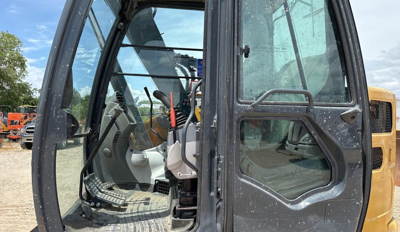 $26,100 – 2018 John Deere 75G Mini Excavator