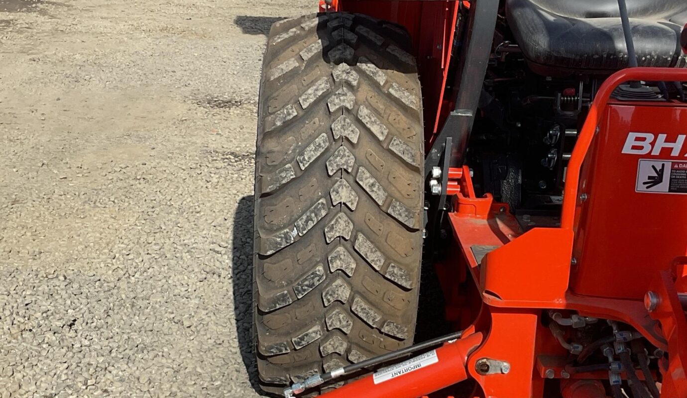 $14,200 – 2023 Kubota L3302HST-50 4WD Utility Tractor