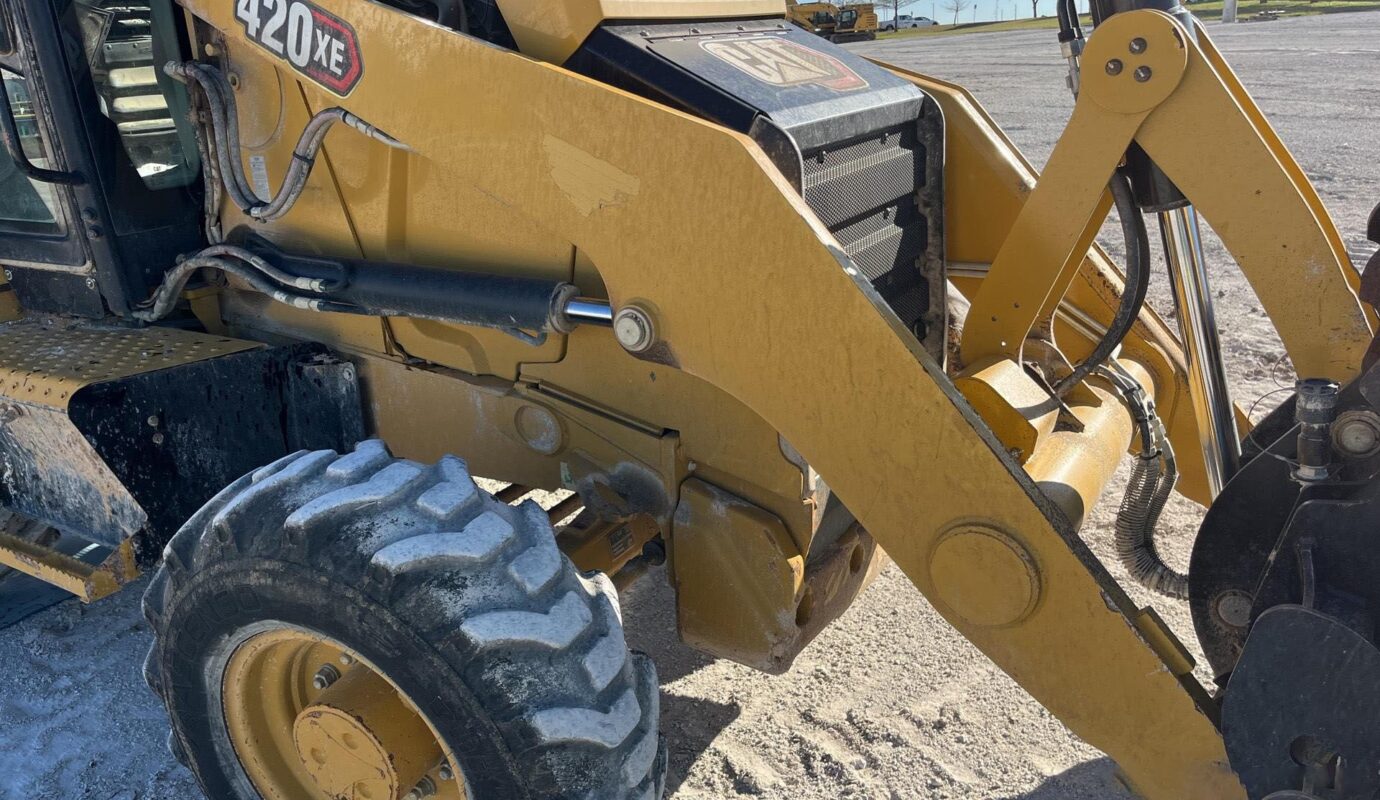 $24,500 – 2021 Cat 420 XE 4×4 Backhoe Loader