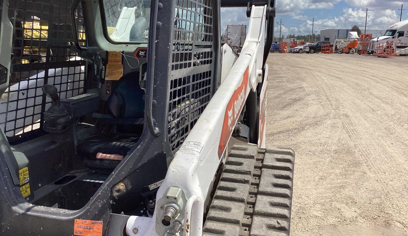 $18,000 – 2021 Bobcat T76 Compact Track Loader