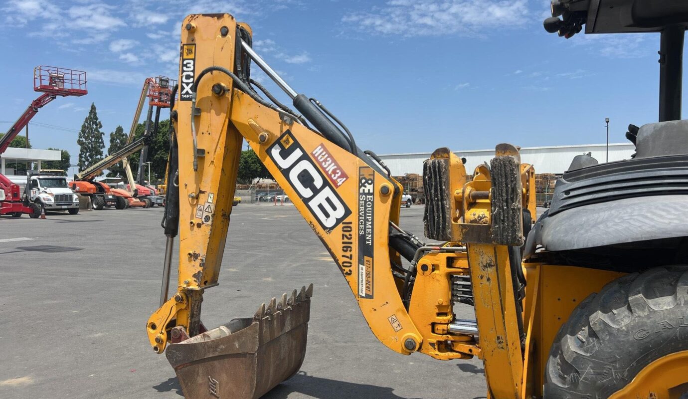 $13,800 – 2017 JCB 3CX14FT 4×4 Backhoe Loader