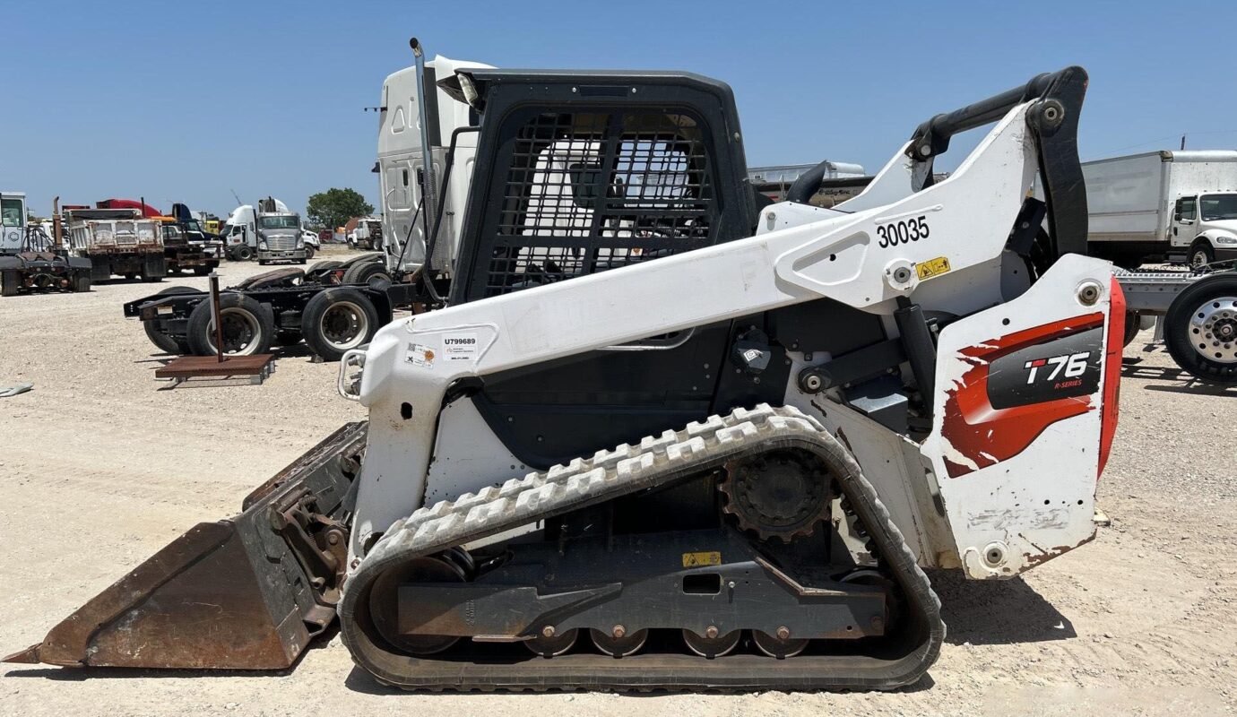 $16,000 – 2021 Bobcat T76 Compact Track Loader