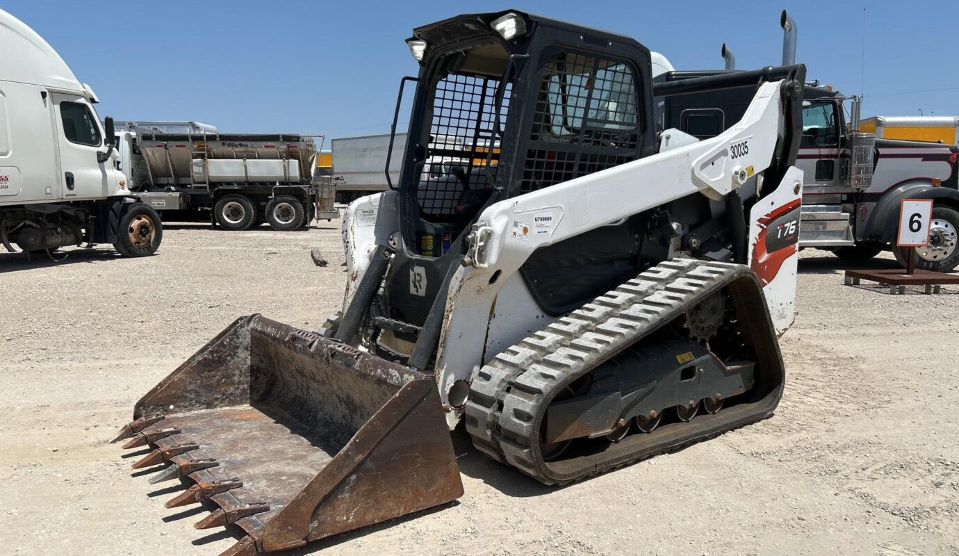 $16,000 – 2021 Bobcat T76 Compact Track Loader