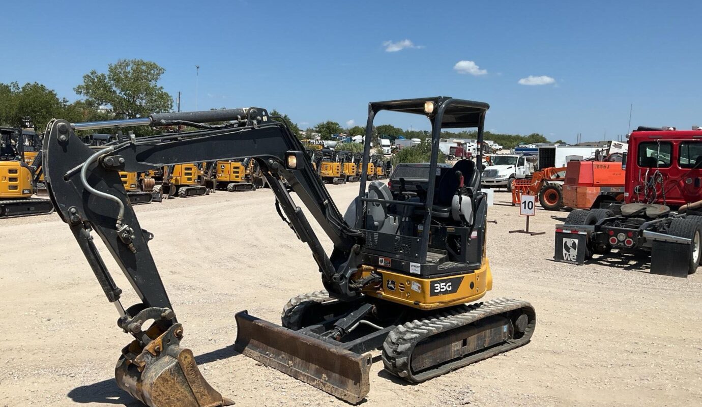 $14,600 – 2021 John Deere 35G Mini Excavator