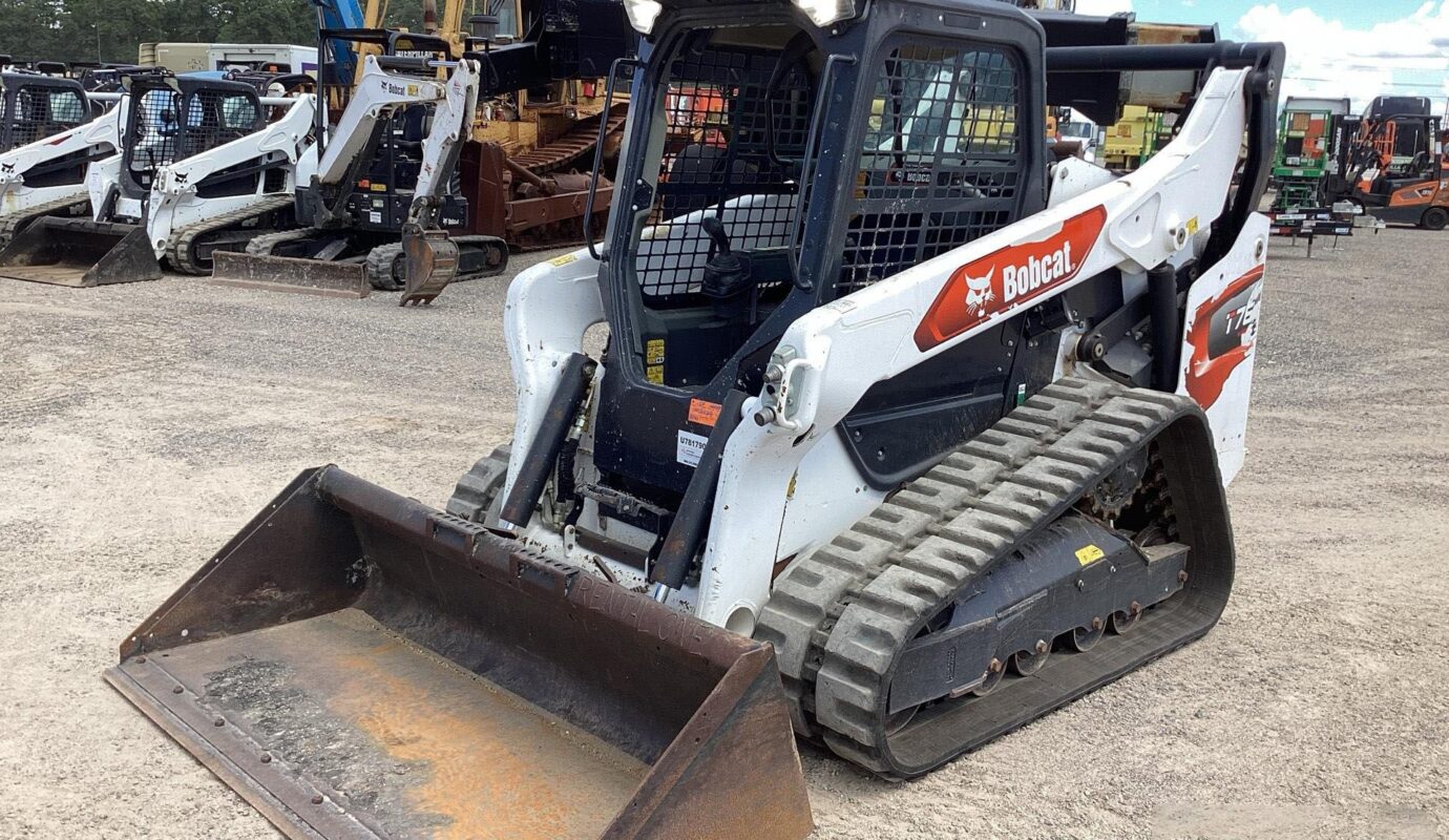 $18,000 – 2021 Bobcat T76 Compact Track Loader