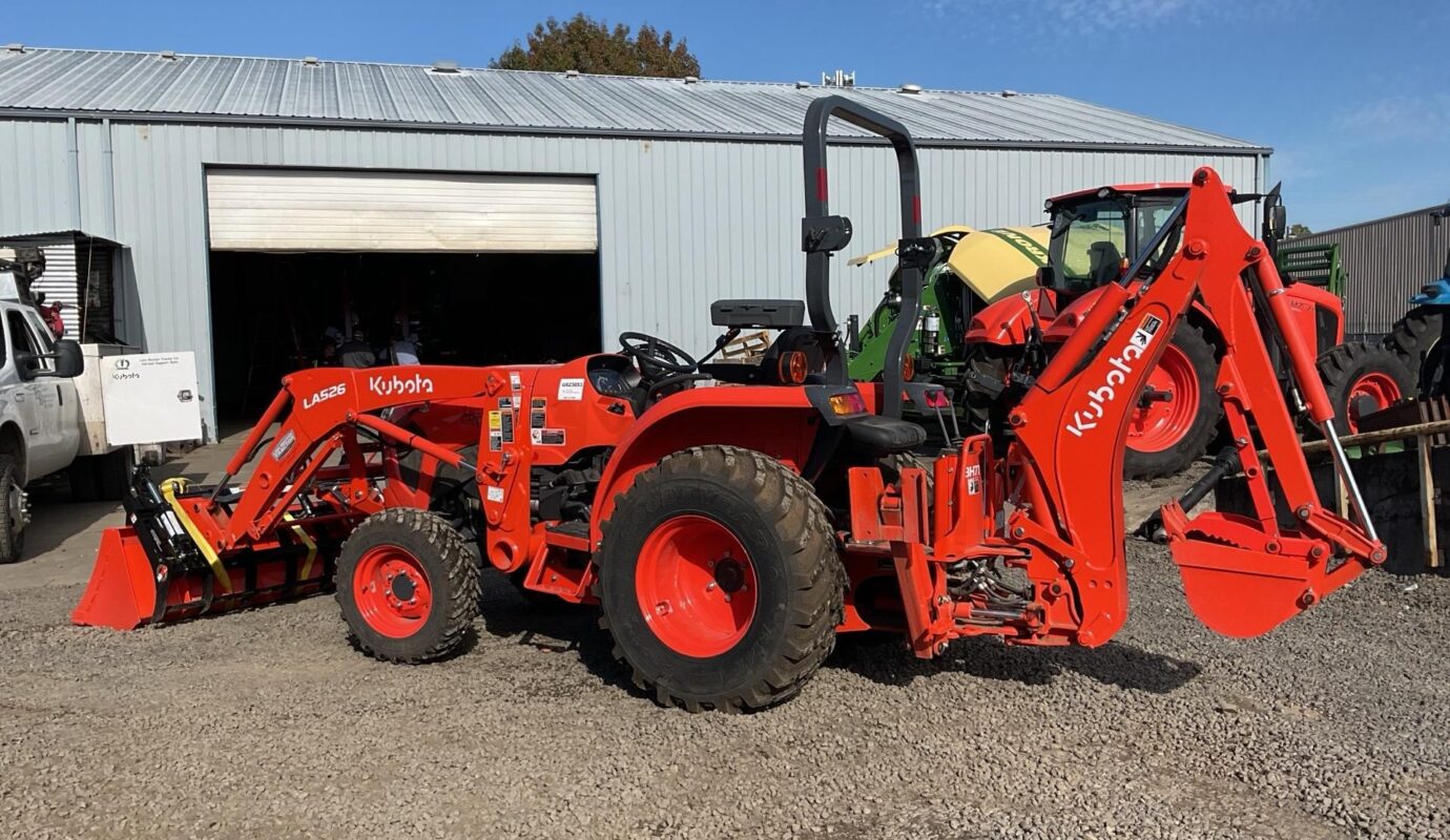 $14,200 – 2023 Kubota L3302HST-50 4WD Utility Tractor