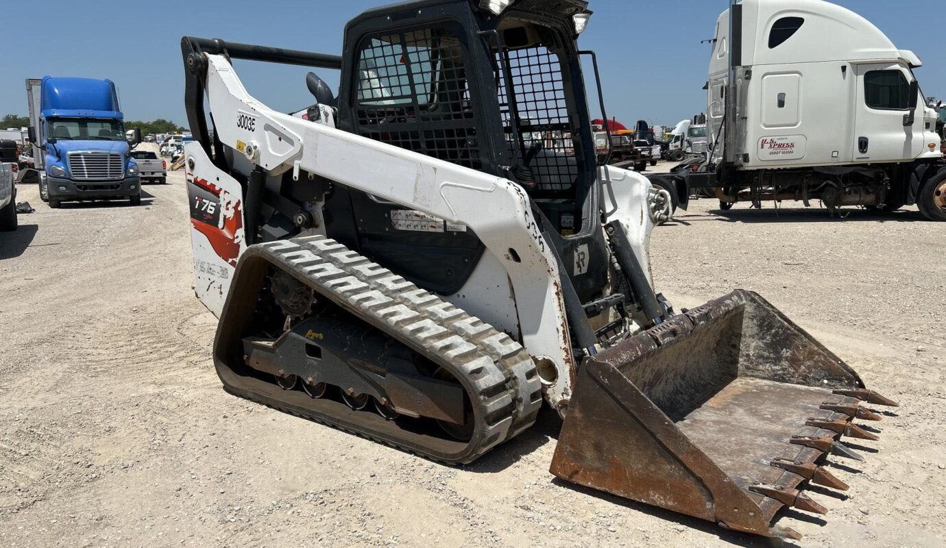 $16,000 – 2021 Bobcat T76 Compact Track Loader