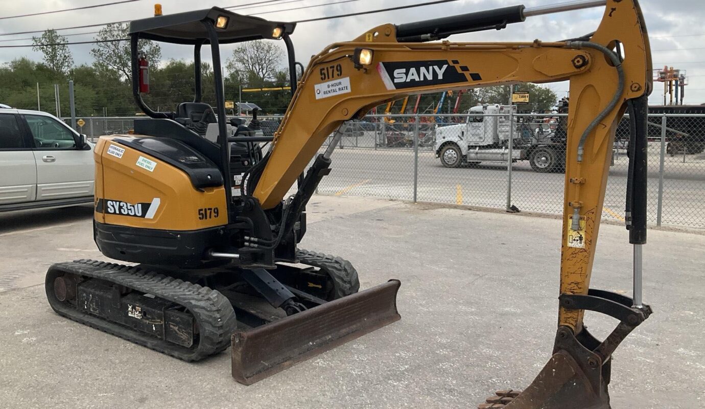 $11,400 – 2017 Sany SY35U Mini Excavator