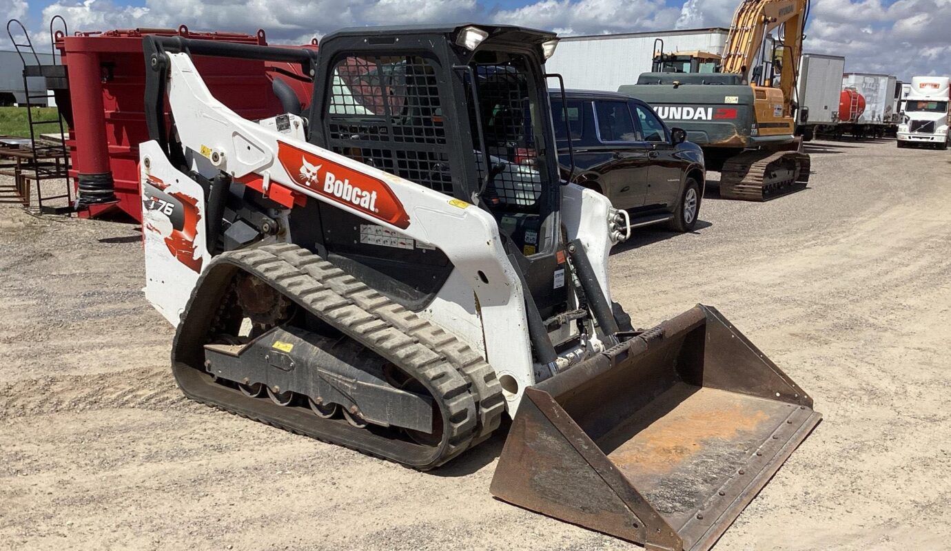 $18,000 – 2021 Bobcat T76 Compact Track Loader