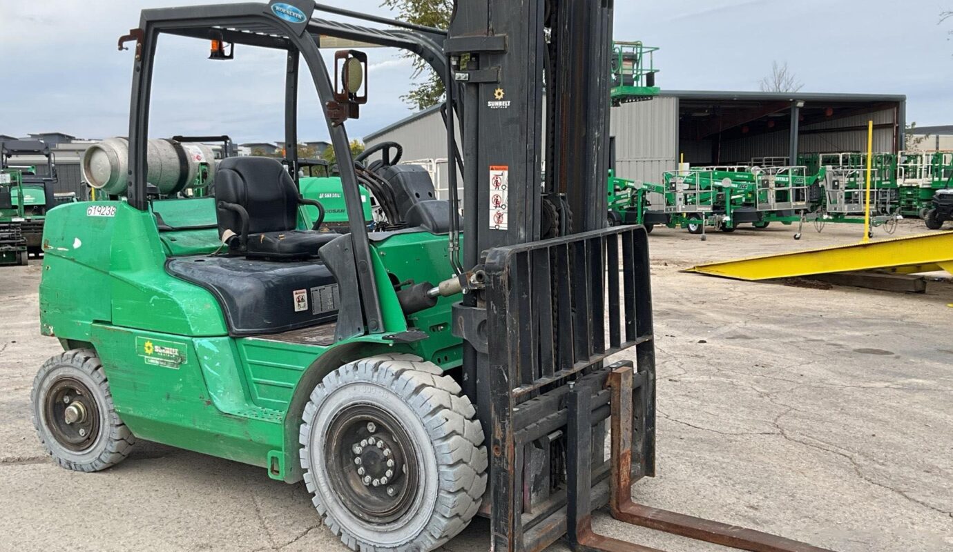 $9,000 – 2014 Mitsubishi FG50CN1 9650 lb Pneumatic Tire Forklift