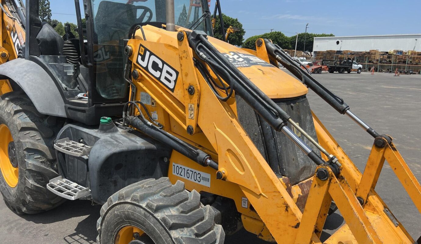 $13,800 – 2017 JCB 3CX14FT 4×4 Backhoe Loader