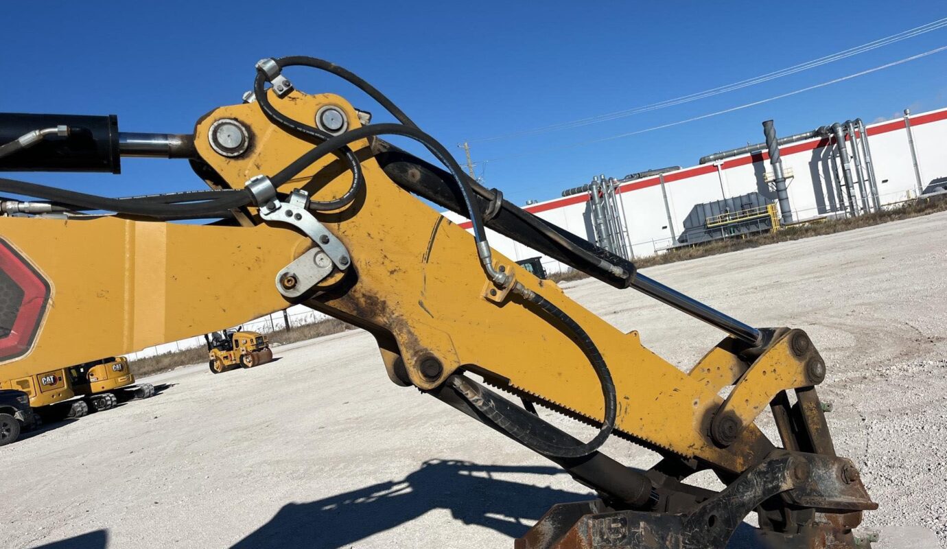 $24,500 – 2021 Cat 420 XE 4×4 Backhoe Loader