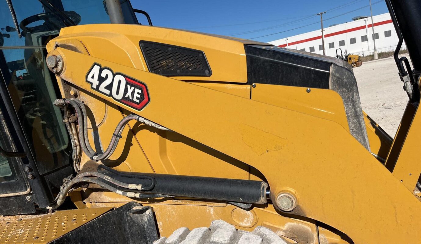 $24,500 – 2021 Cat 420 XE 4×4 Backhoe Loader