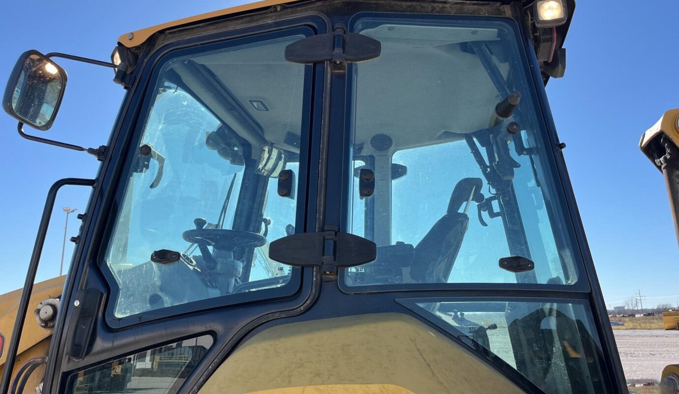 $24,500 – 2021 Cat 420 XE 4×4 Backhoe Loader