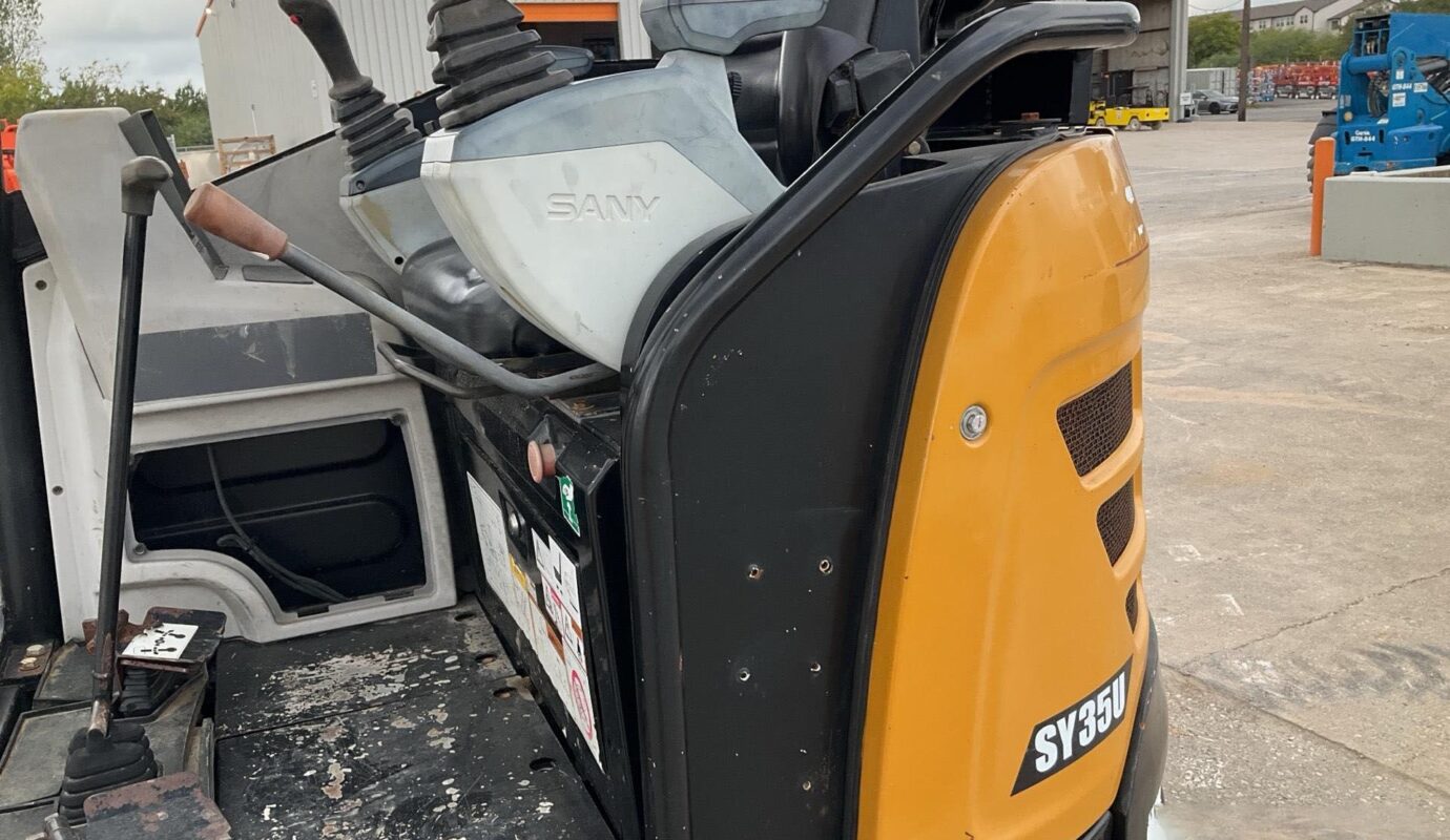 $11,400 – 2017 Sany SY35U Mini Excavator